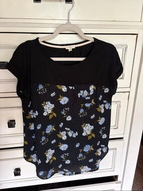 Black Floral Short Sleeve Tee with Blue Daisy Print